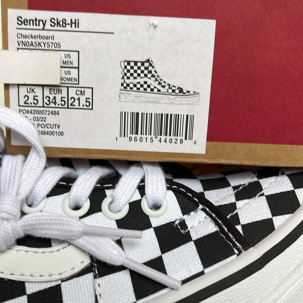 Vans WMNS Sentry Sk8-Hi
Checkerboard
VN0A5KY5705
Sneakers - Picture 16 of 16
